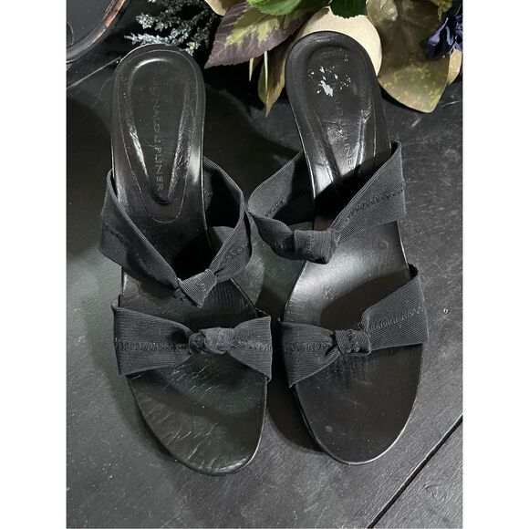 Donald J. Pliner Slip on Microfiber Double Strap Heel Size 7.5 N - Picture 3 of 5